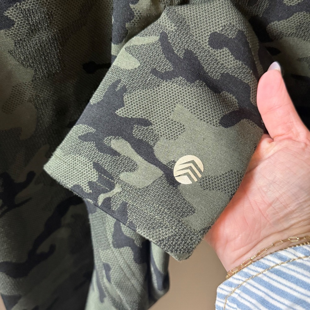 Solaris Active Pullover-Mock Collar 1/4 Zip Pocket. X-Large. Green Camo. - Picture 3 of 6